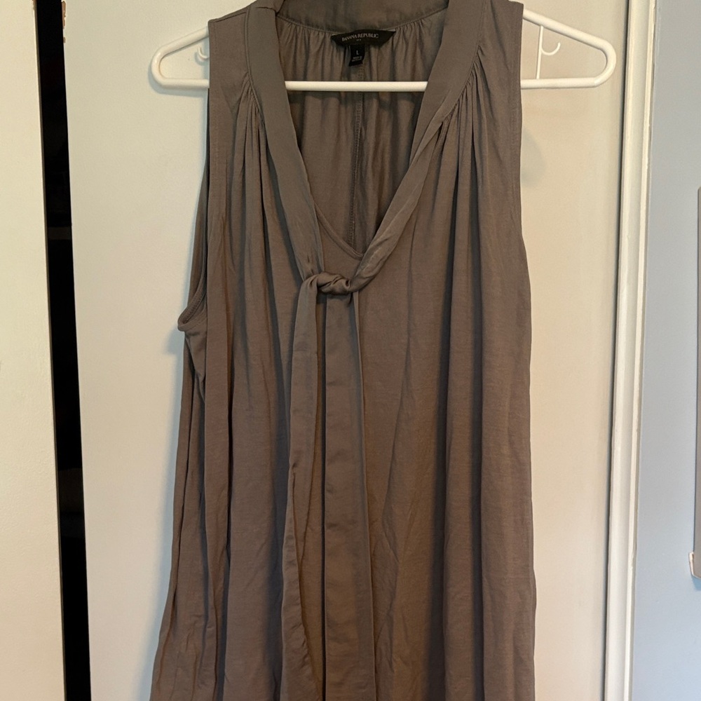 Banana Republic Taupe Sleeveless Blouse with tie